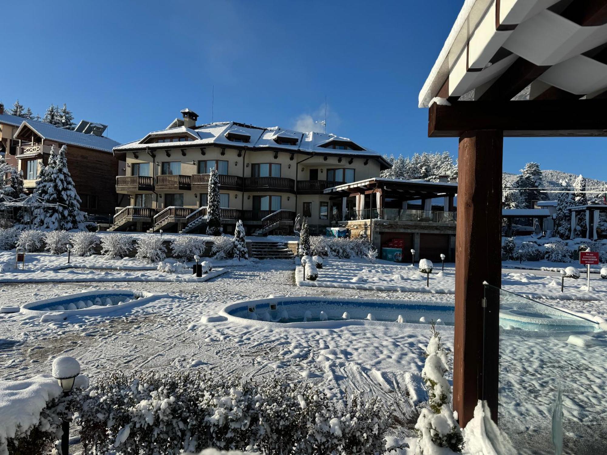 Family Hotel Eterno Tsigov Chark Eksteriør billede